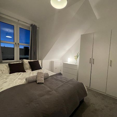شقة Carvetii - Edward House D - 2 Dbl Bed 2Nd Floor Flat دنفرملاين المظهر الخارجي الصورة